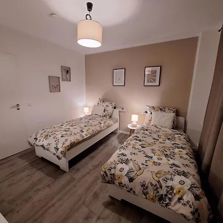 شقة For 4 - Parking Space For Car - Internet *