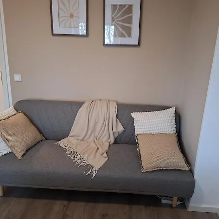 For 4 - Parking Space For Car - Internet شقة