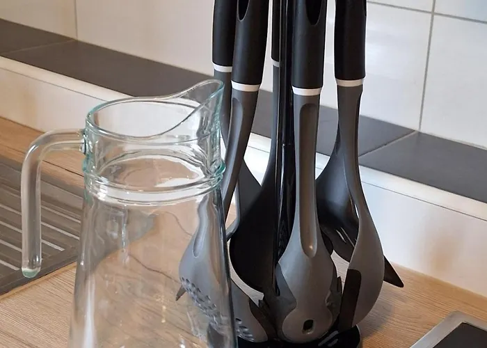 For 4 - Parking Space For Car - Internet Appartement